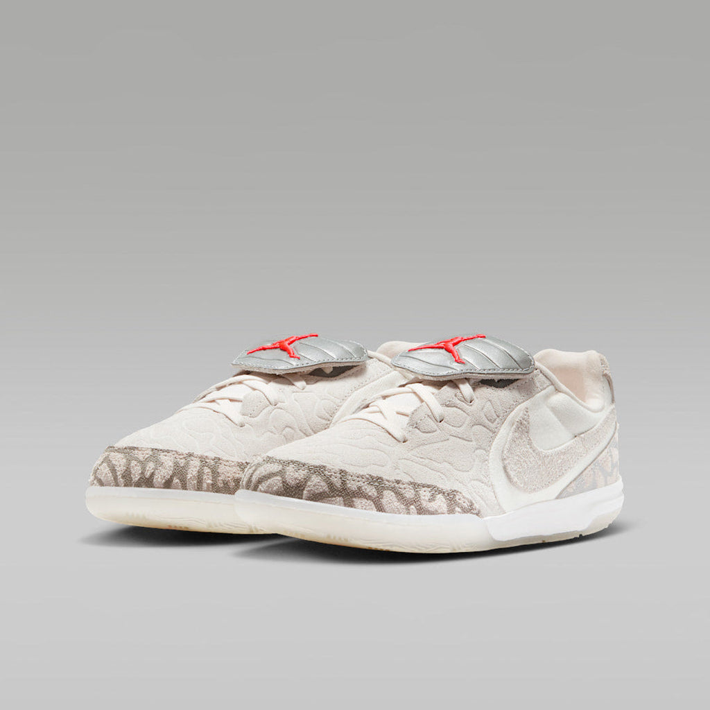 Nike Jr. Tiempo Streetgato Jordan SE Indoor/Court Low-Top Soccer Shoes